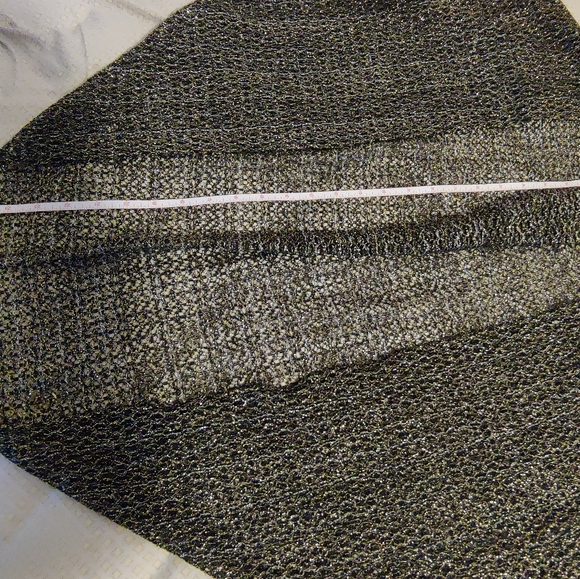 Black & Gold Scalloped short Sleeves with open front. - Picture 5 of 9